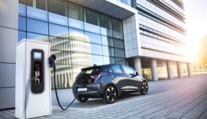 Votre entreprise pourrait bientôt devoir adopter plus de voitures électriques : l’impératif écologique et réglementaire